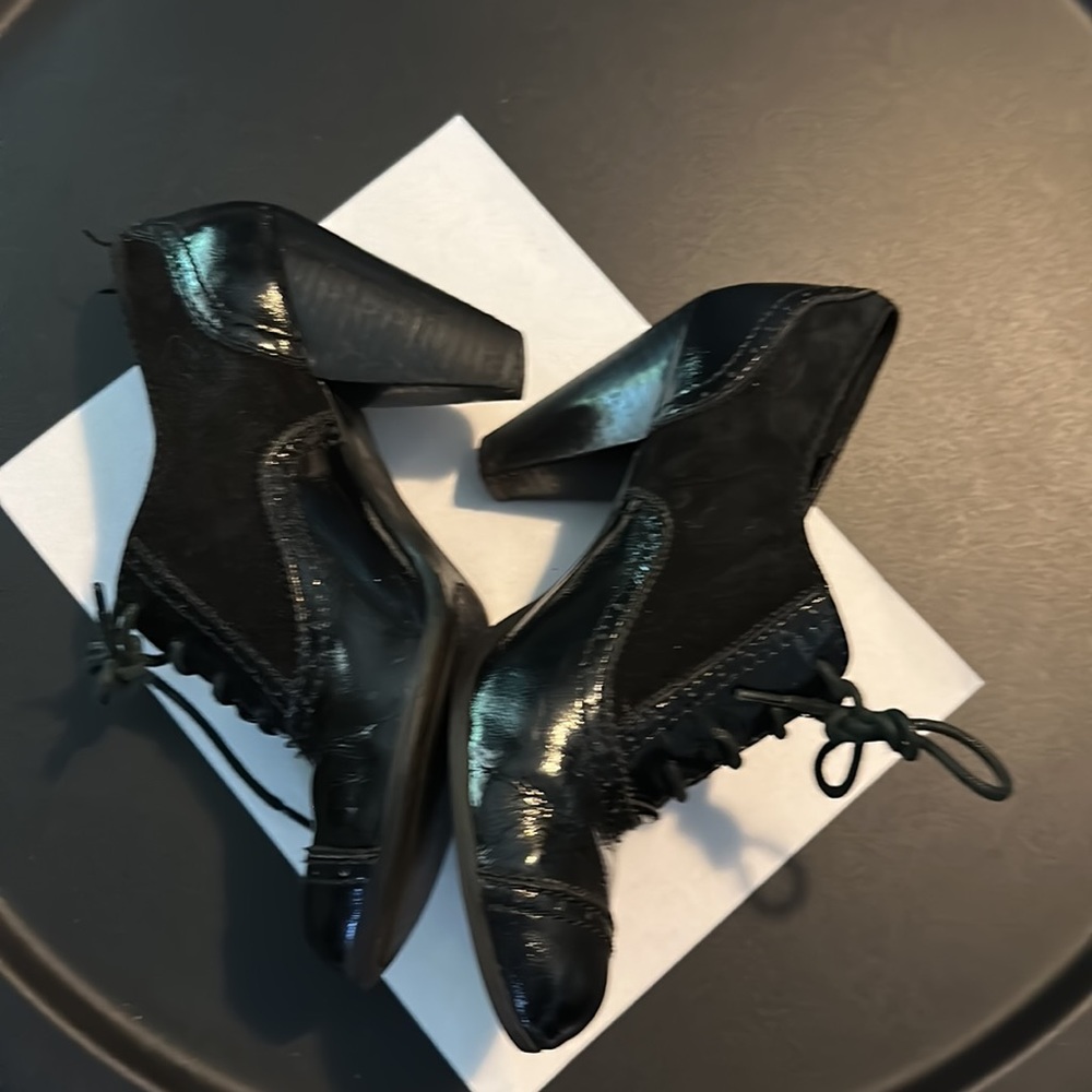 ⭐️ Sale ⭐️ Black heel booties size 8.5